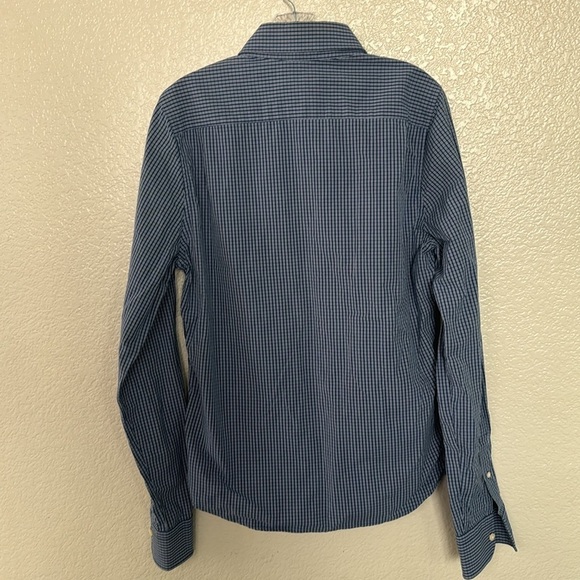 Abercrombie & Fitch muscle button down shirt Size M - Picture 3 of 3